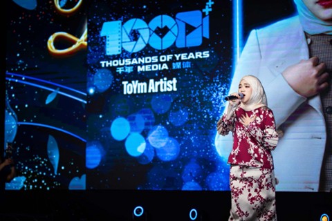 Models showcasing Bespoke Élite Series collections