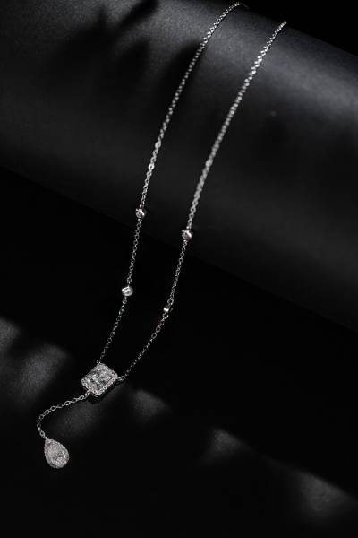 2CTRADIANT +1CT PEAR NECKLACE