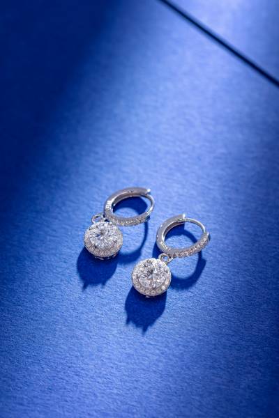 1CT PEAR DANGLING EARRING