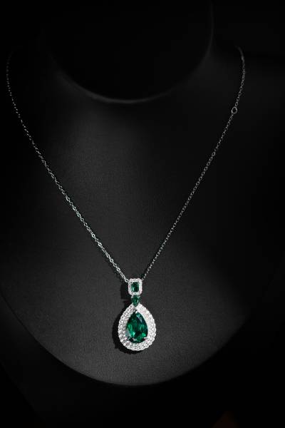 3.5CT EMERALD NECKLACE