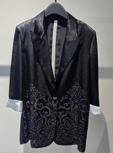 Contrast Lapel Blazer