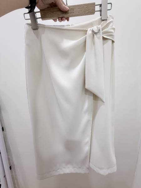 Loose Off-White Bottom(S)