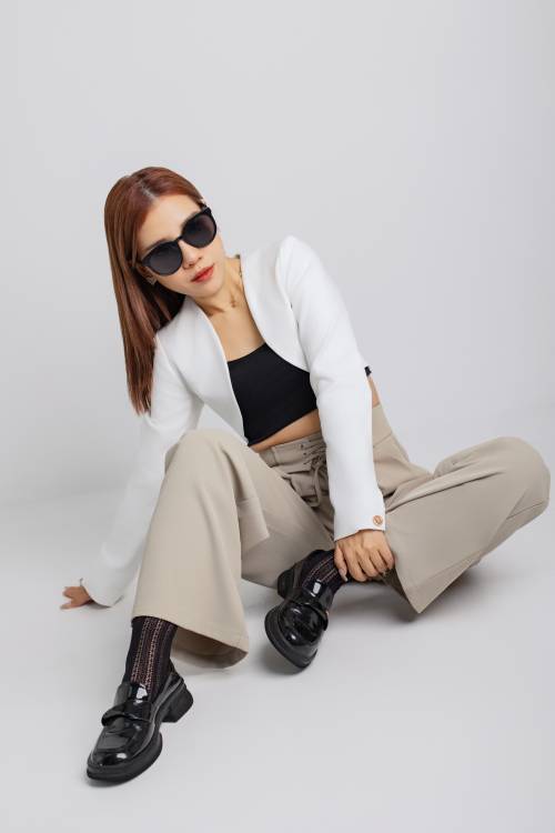 Chic Cropped Bolero Jacket & Waisted Trousers (White)