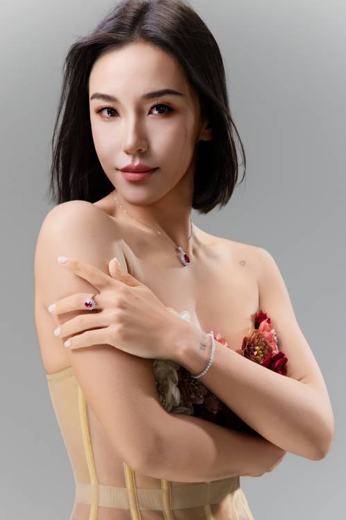 The Muse of Petals